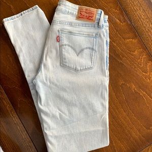 Levi’s 711 Skinny Jeans
